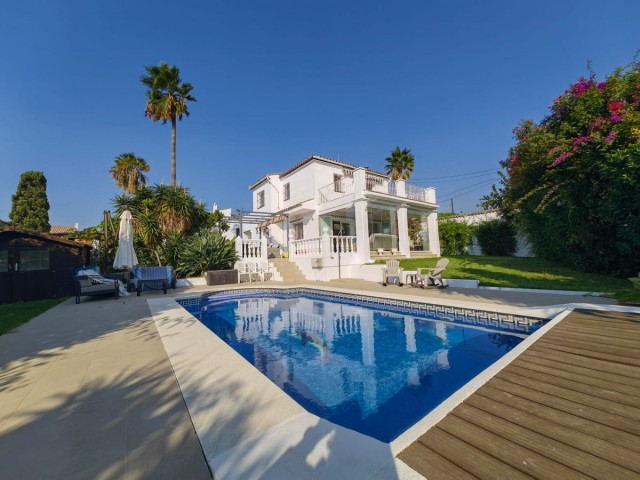 4 Sovrums Villa i Estepona