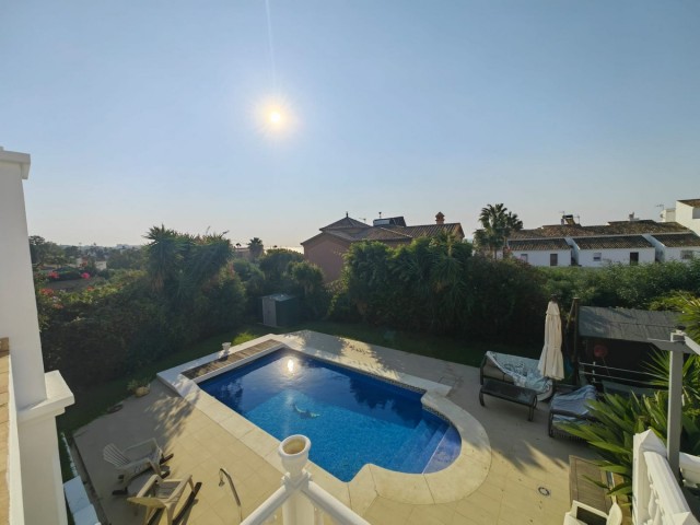 4 Sovrums Villa i Estepona