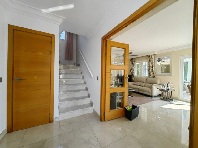 4 Sovrums Villa i Estepona
