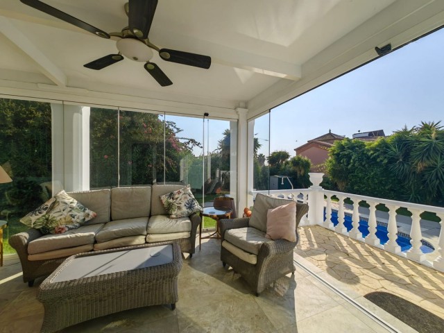 4 Sovrums Villa i Estepona