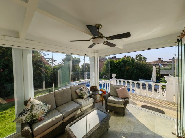 4 Sovrums Villa i Estepona