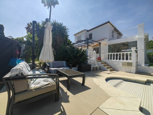 4 Sovrums Villa i Estepona