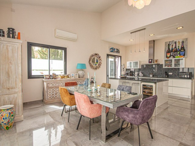 4 Bedrooms Villa in La Mairena