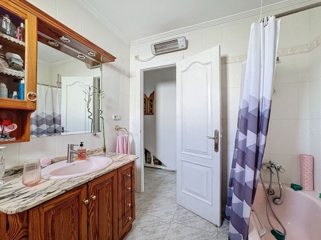5 Soveroms Villa i Estepona
