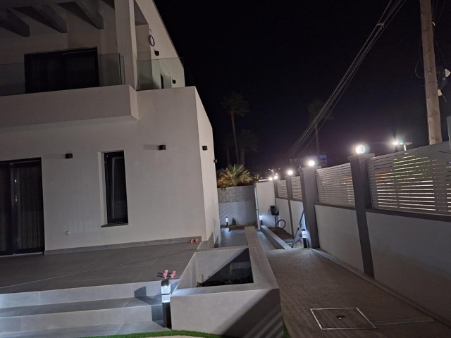 4 Soveroms Villa i Estepona