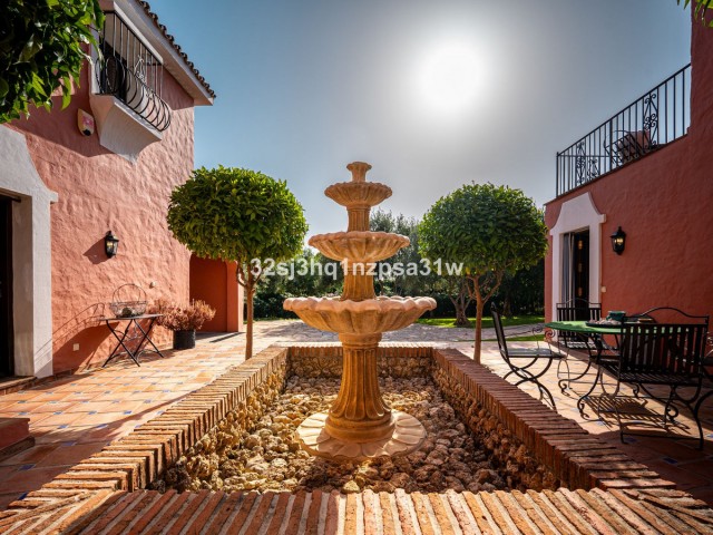 5 Bedrooms Villa in Nueva Andalucía