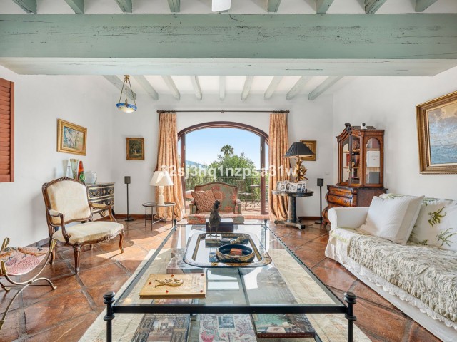 5 Bedrooms Villa in Nueva Andalucía