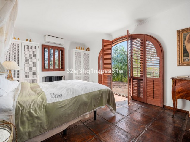 5 Bedrooms Villa in Nueva Andalucía