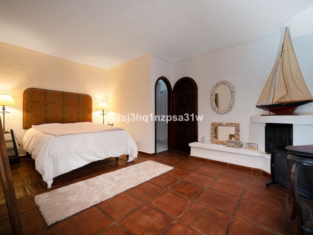 5 Bedrooms Villa in Nueva Andalucía