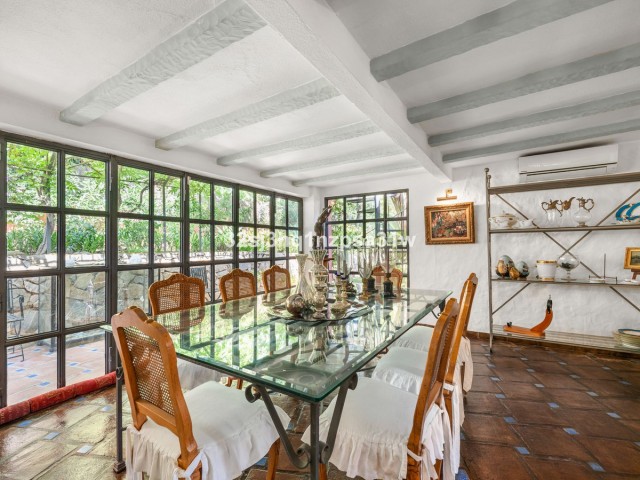 5 Bedrooms Villa in Nueva Andalucía