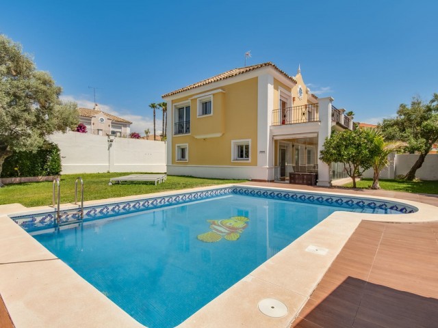 4 Soveroms Villa i La Duquesa