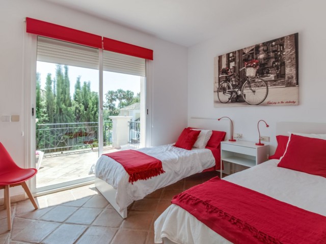 4 Soveroms Villa i La Duquesa