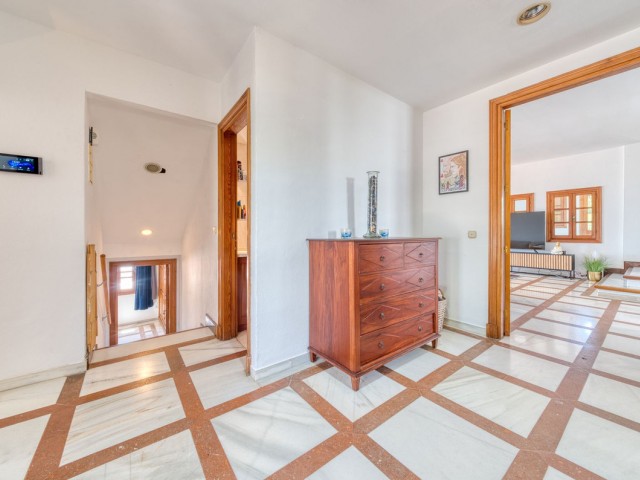 5 Soveroms Villa i Estepona