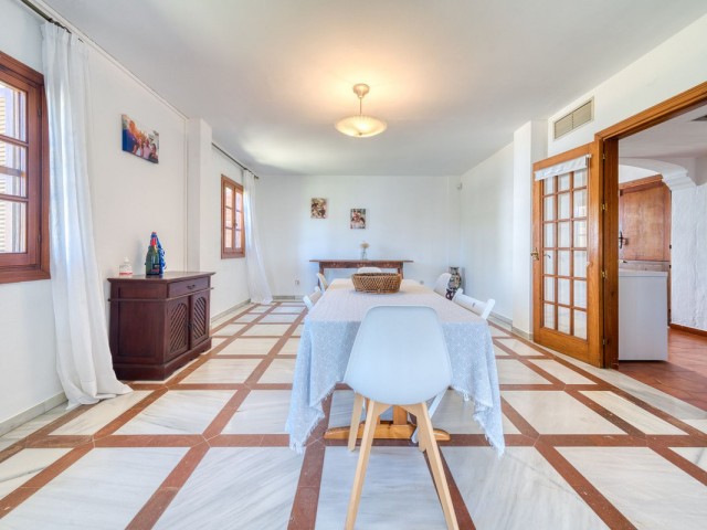 5 Soveroms Villa i Estepona