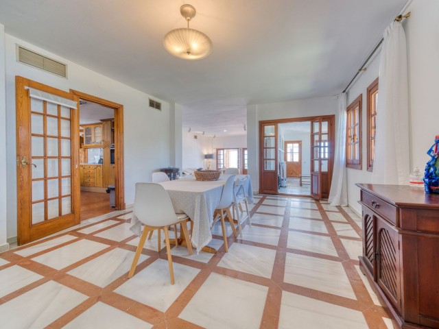 5 Soveroms Villa i Estepona