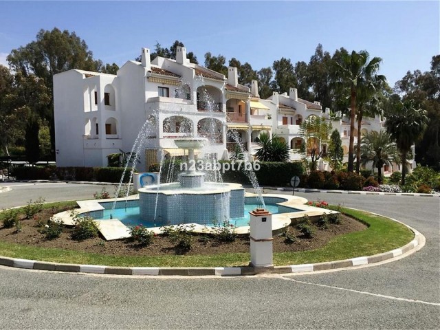 2 Bedrooms Apartment in Nueva Andalucía