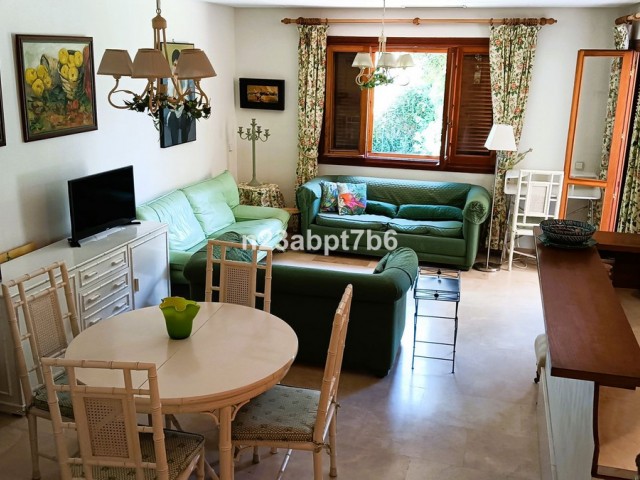 2 Bedrooms Apartment in Nueva Andalucía