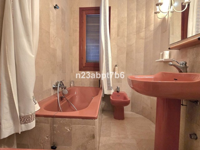 2 Bedrooms Apartment in Nueva Andalucía