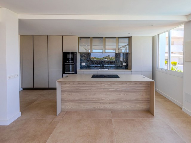 2 Bedrooms Apartment in Nueva Andalucía