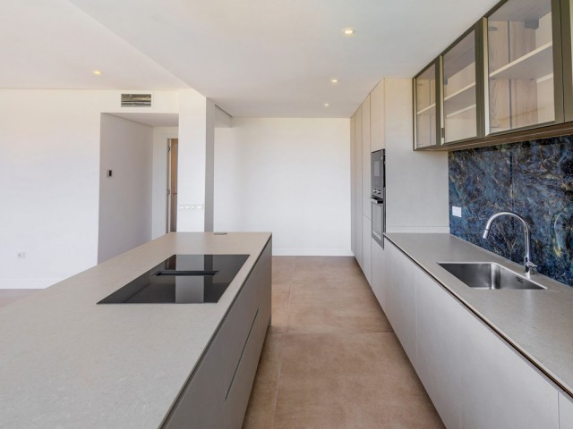 2 Bedrooms Apartment in Nueva Andalucía