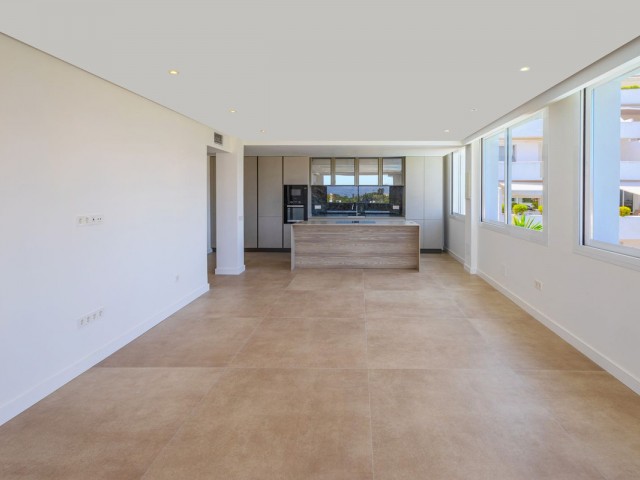 2 Bedrooms Apartment in Nueva Andalucía