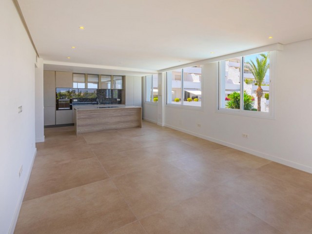 2 Bedrooms Apartment in Nueva Andalucía