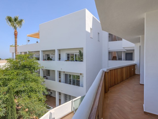 2 Bedrooms Apartment in Nueva Andalucía