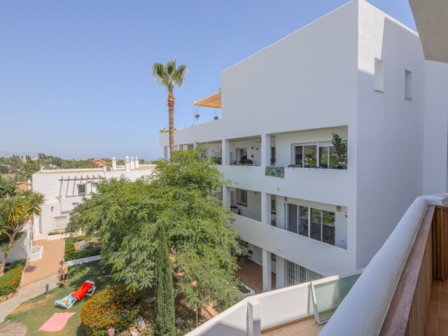 2 Bedrooms Apartment in Nueva Andalucía
