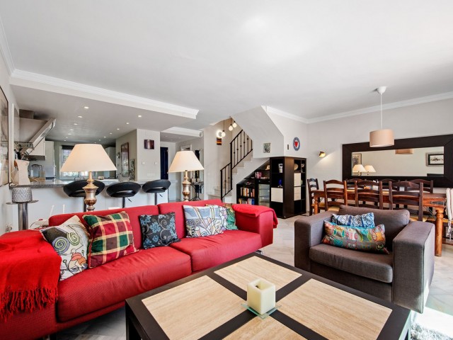 Radhus, Atalaya, R5145052