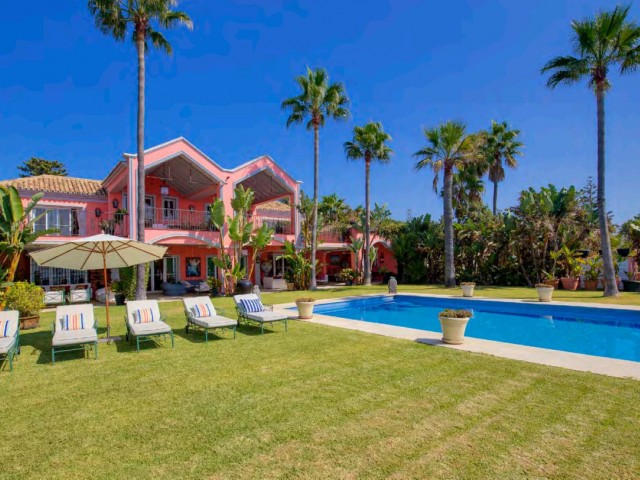 5 Bedrooms Villa in New Golden Mile