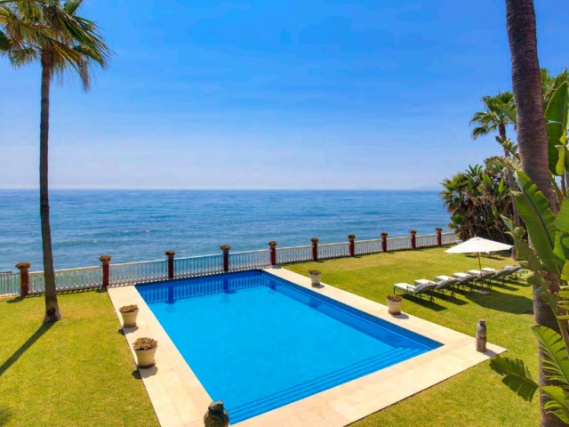 5 Bedrooms Villa in New Golden Mile