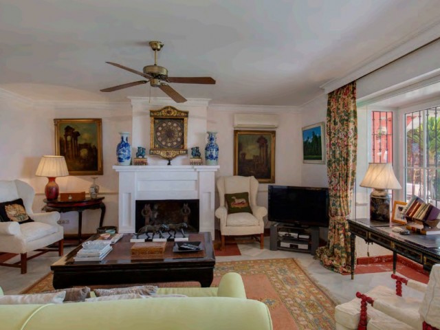 5 Bedrooms Villa in New Golden Mile