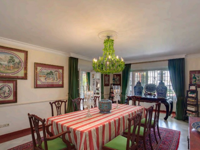 5 Bedrooms Villa in New Golden Mile