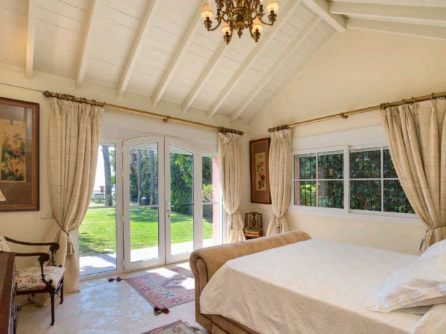 5 Bedrooms Villa in New Golden Mile