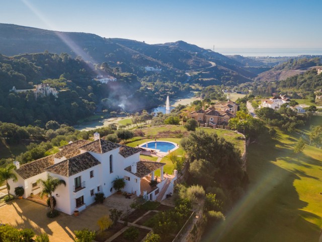 5 Bedrooms Villa in Benahavís