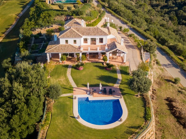 5 Bedrooms Villa in Benahavís