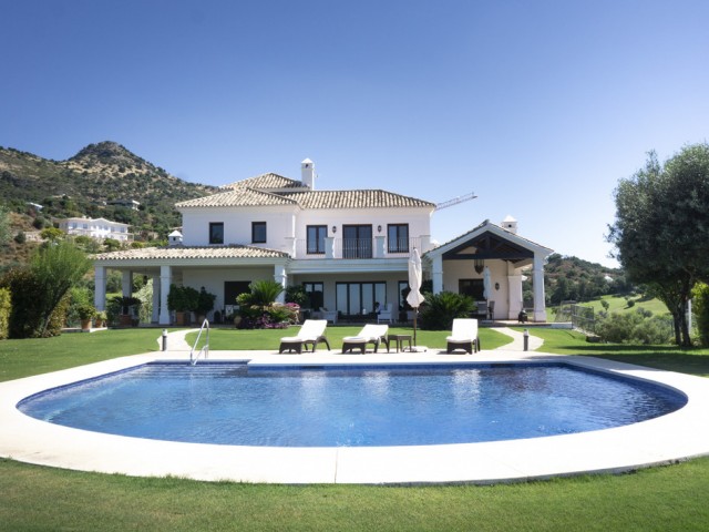 5 Bedrooms Villa in Benahavís