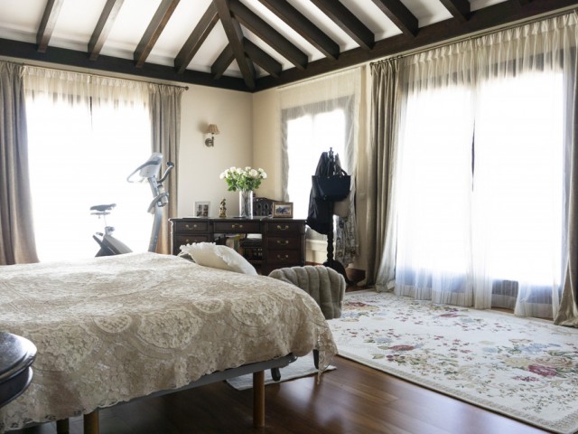 5 Bedrooms Villa in Benahavís
