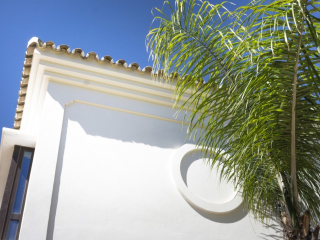 5 Bedrooms Villa in Benahavís