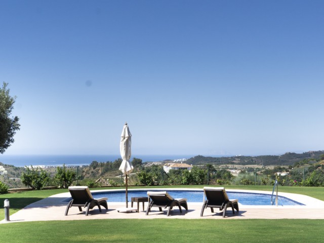 5 Bedrooms Villa in Benahavís