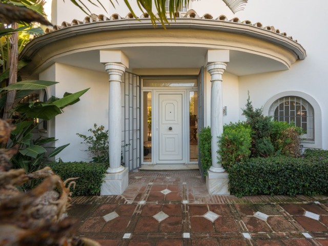 5 Bedrooms Villa in Marbesa