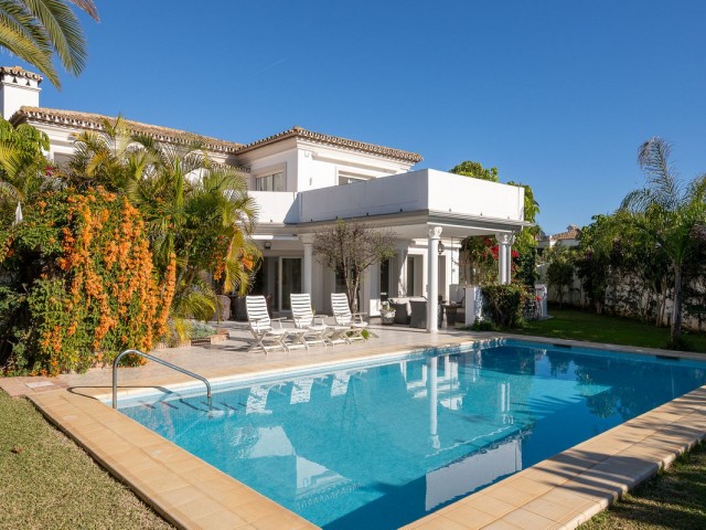 5 Bedrooms Villa in Marbesa