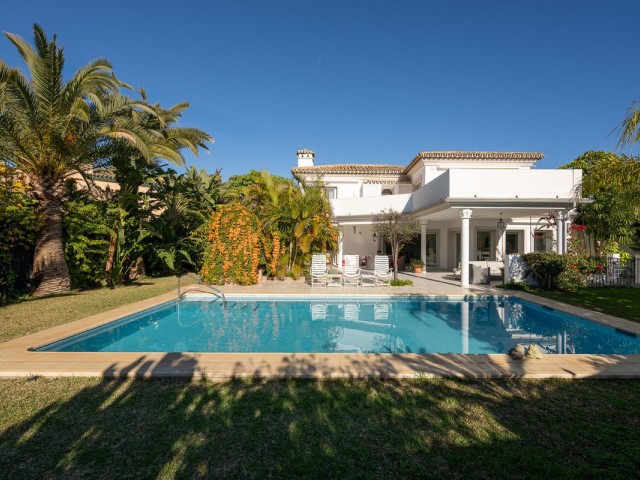 5 Bedrooms Villa in Marbesa