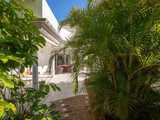 5 Bedrooms Villa in Marbesa