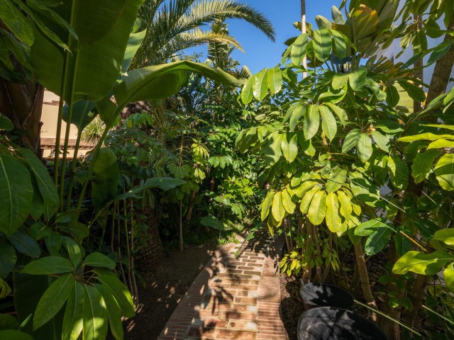 5 Bedrooms Villa in Marbesa