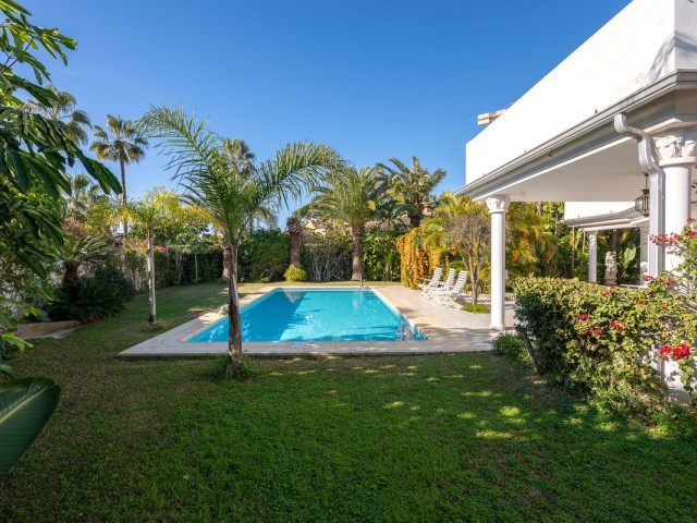 5 Bedrooms Villa in Marbesa