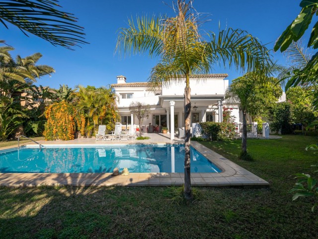 5 Bedrooms Villa in Marbesa