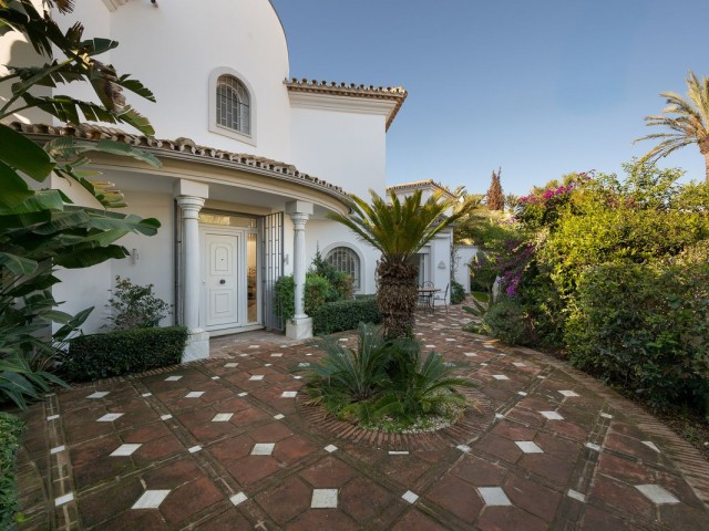 5 Bedrooms Villa in Marbesa