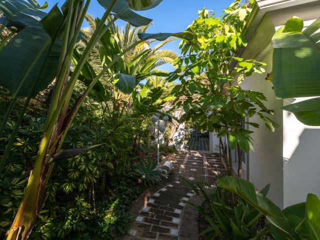 5 Bedrooms Villa in Marbesa