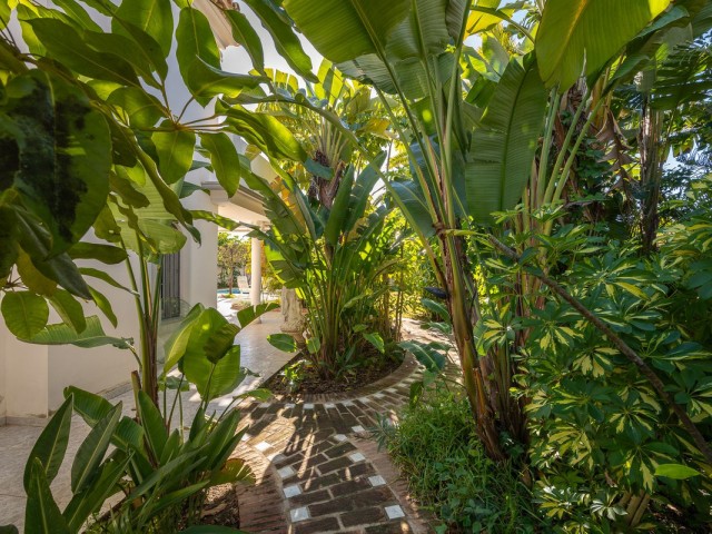 5 Bedrooms Villa in Marbesa